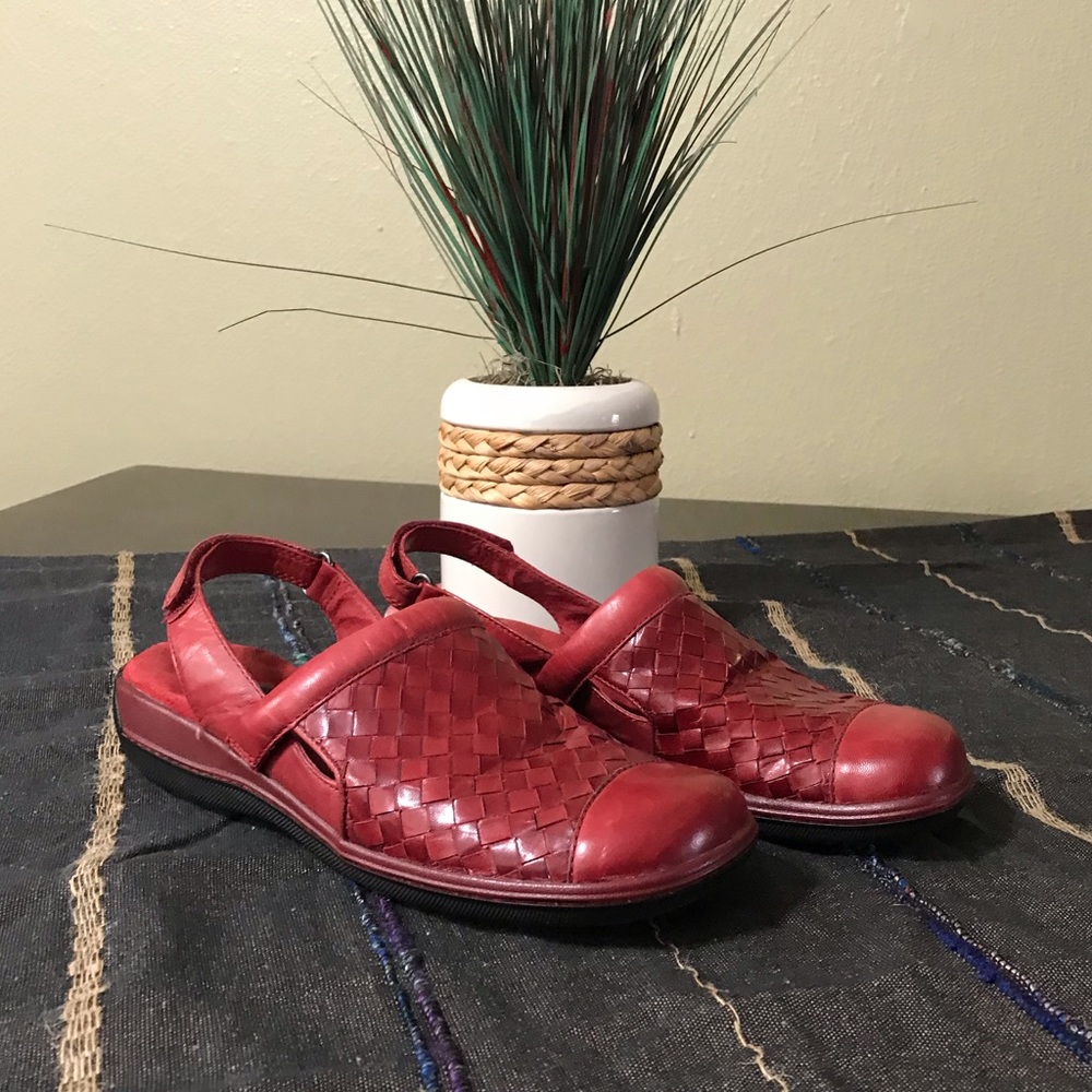 SoftWalk Salina Woven slingback red shoe.